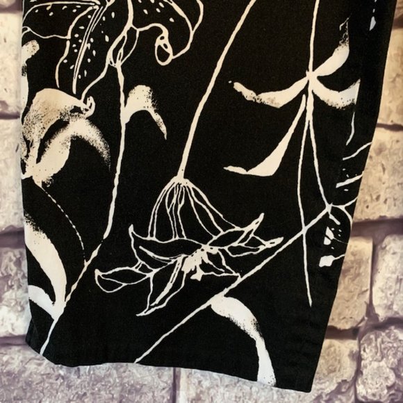 Larry Levine Black Floral Crop Pants Size 10 - Picture 4 of 9
